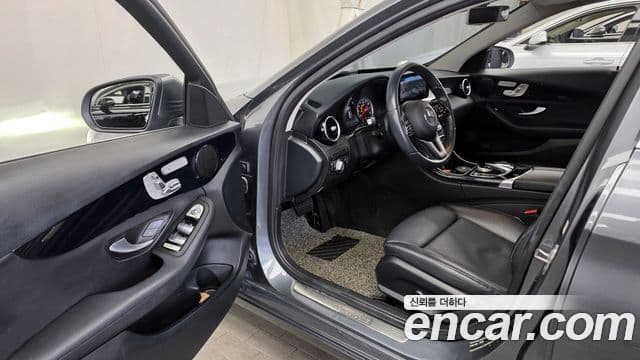 Mercedes-Benz C-Class 2020 — Photo 11/20