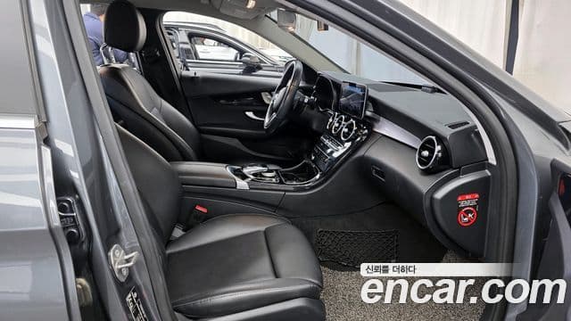 Mercedes-Benz C-Class 2020 — Photo 5/20