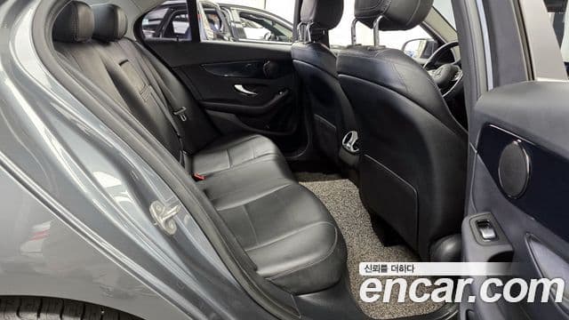 Mercedes-Benz C-Class 2020 — Photo 19/20