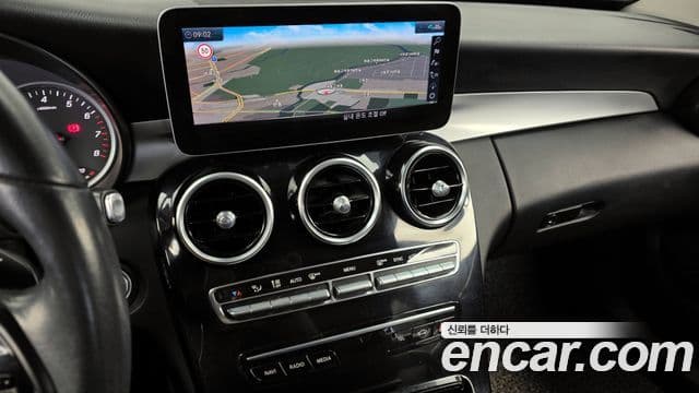 Mercedes-Benz C-Class 2020 — Photo 16/20