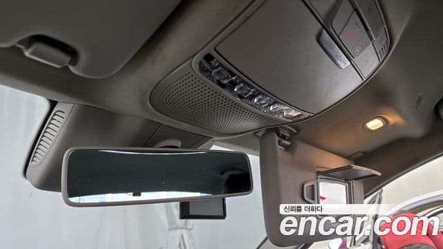 Mercedes-Benz C-Class 2020 — Photo 12/20