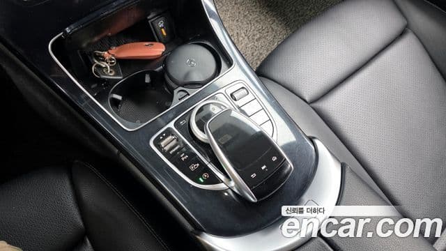 Mercedes-Benz C-Class 2020 — Photo 18/20