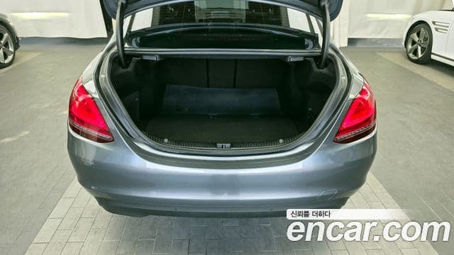 Mercedes-Benz C-Class 2020 — Photo 14/20