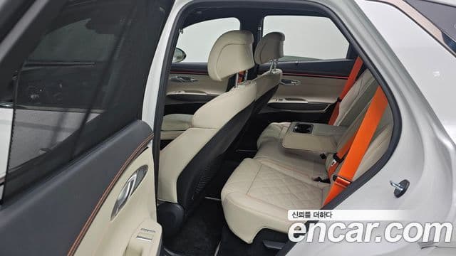 Genesis GV70 2024 — ფოტო 12/20