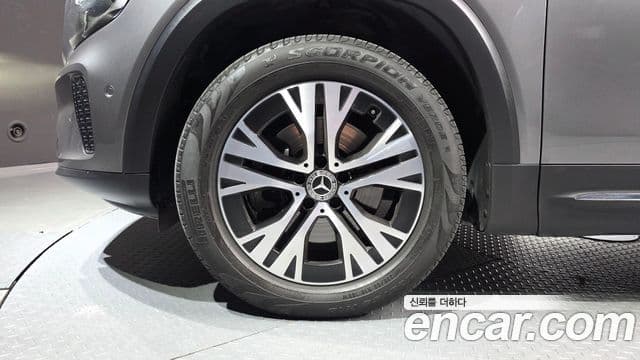Mercedes-Benz GLB-Class 2024 — Photo 14/20