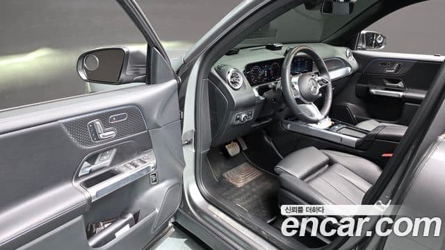 Mercedes-Benz GLB-Class 2024 — Photo 16/20