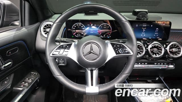 Mercedes-Benz GLB-Class 2024 — Photo 17/20
