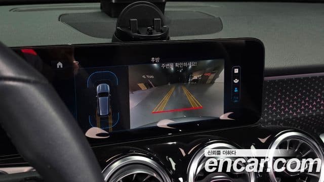 Mercedes-Benz GLB-Class 2024 — Photo 18/20