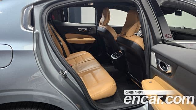 Volvo S60 2020 — Şəkil 12/20