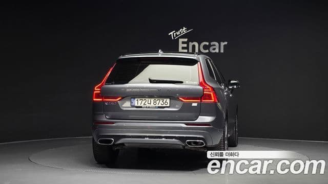 Volvo XC60 2021 — ფოტო 4/20