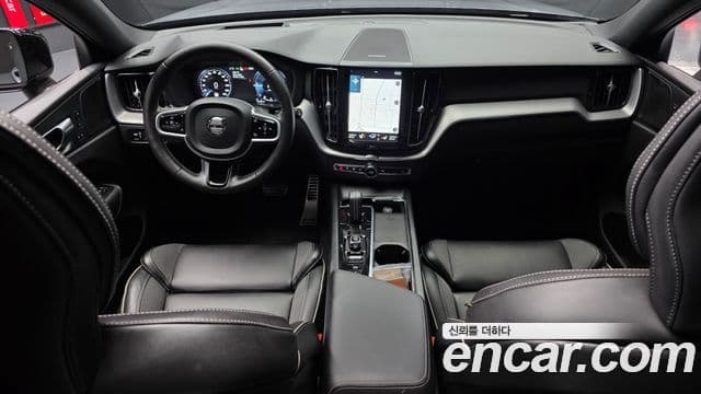 Volvo XC60 2021 — ფოტო 7/20
