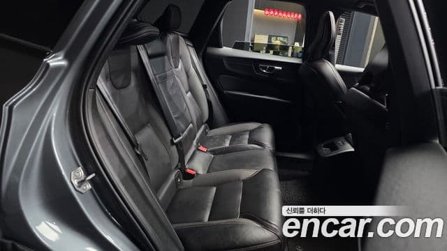 Volvo XC60 2021 — ფოტო 12/20
