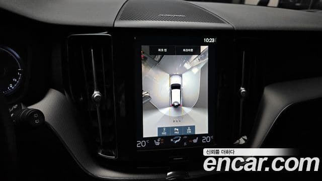Volvo XC60 2021 — ფოტო 16/20