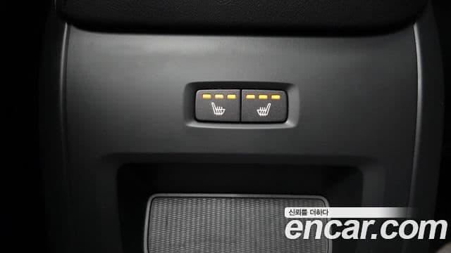 Volvo XC60 2021 — ფოტო 19/20