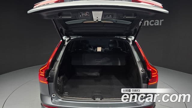 Volvo XC60 2021 — ფოტო 20/20