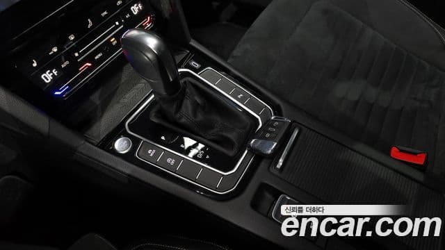 Volkswagen Passat GT 2021 — Şəkil 9/20