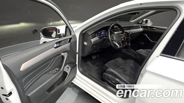 Volkswagen Passat GT 2021 — Şəkil 10/20