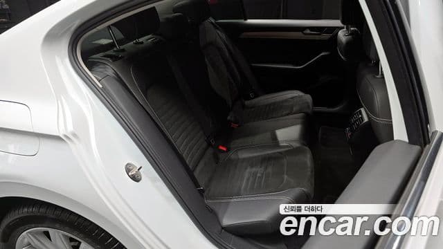 Volkswagen Passat GT 2021 — Şəkil 12/20