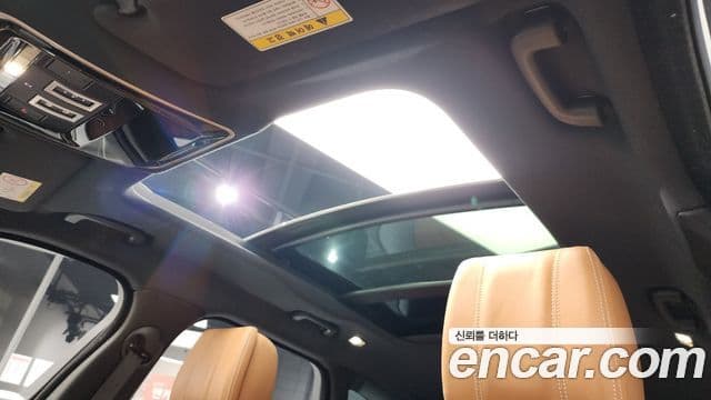 Land Rover Range Rover Velar 2018 — ფოტო 19/20