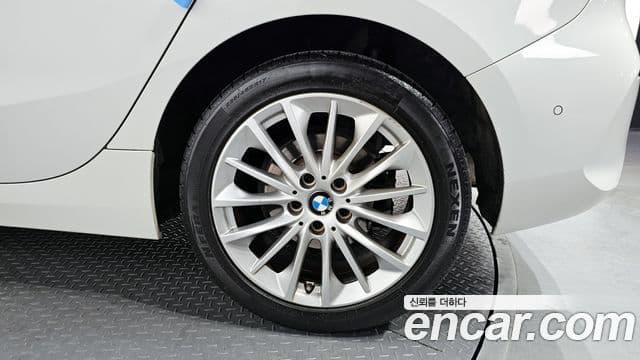 BMW 1 Series 2020 — Photo 14/20