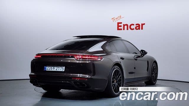 Porsche Panamera 2019 — ფოტო 2/20