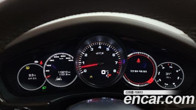 Porsche Panamera 2019 — ფოტო 8/20