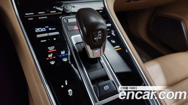 Porsche Panamera 2019 — ფოტო 9/20