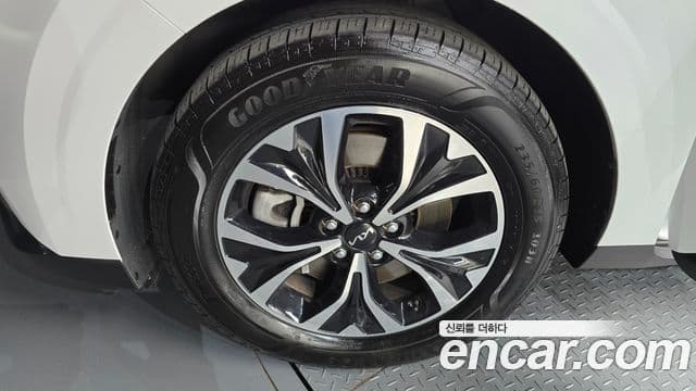 Kia Carnival 2023 — ფოტო 4/20