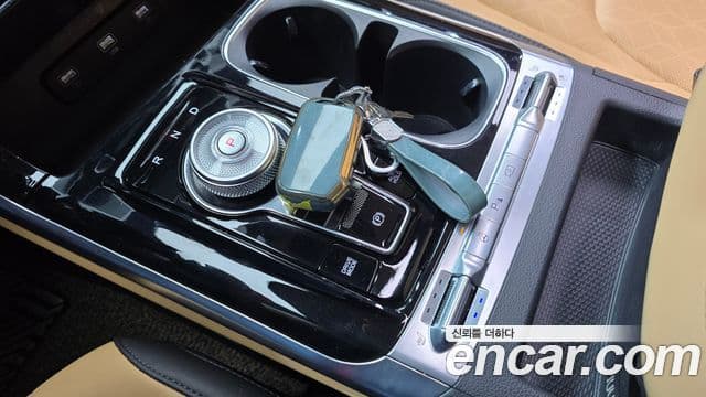 Kia Carnival 2023 — ფოტო 7/20