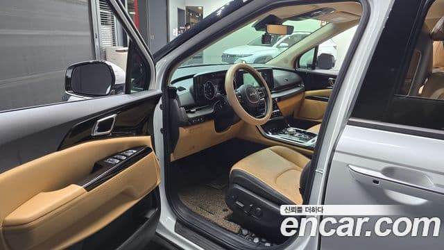 Kia Carnival 2023 — ფოტო 8/20