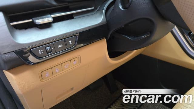 Kia Carnival 2023 — ფოტო 13/20