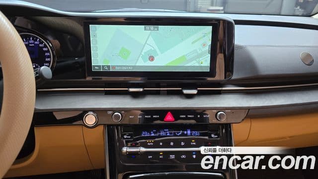 Kia Carnival 2023 — ფოტო 14/20