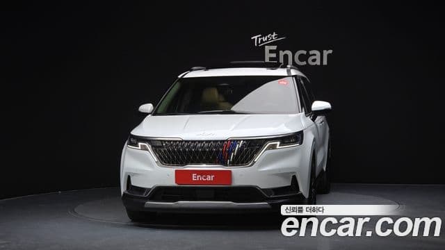 Kia Carnival 2023 — ფოტო 19/20