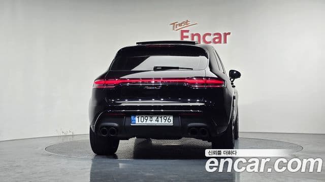 Porsche Macan 2022 — Photo 18/20