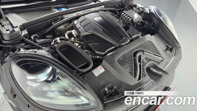 Porsche Macan 2022 — Photo 8/20