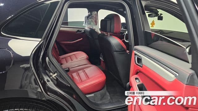Porsche Macan 2022 — Photo 10/20