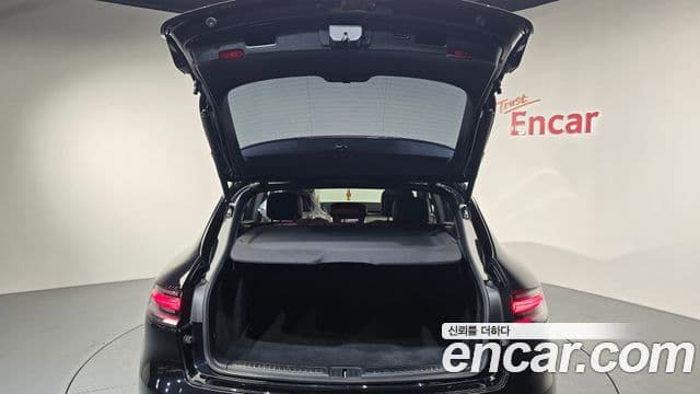 Porsche Macan 2022 — Photo 6/20