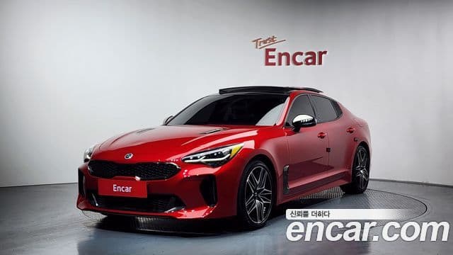 Kia Stinger 2021 — Фото 1/20