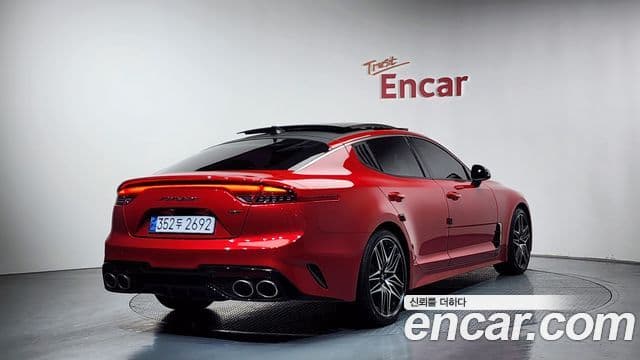 Kia Stinger 2021 — Фото 2/20