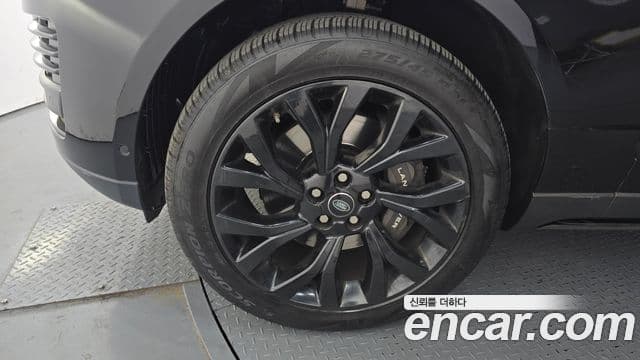 Land Rover Range Rover 2020 — Photo 16/20