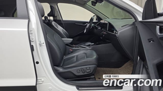 Kia Niro 2022 — Photo 17/20
