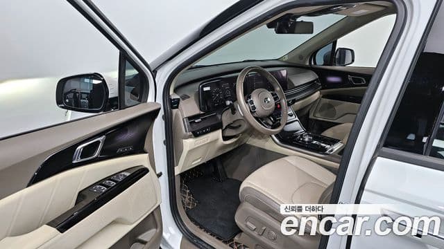 Kia Carnival 2021 — фото 11 из 20