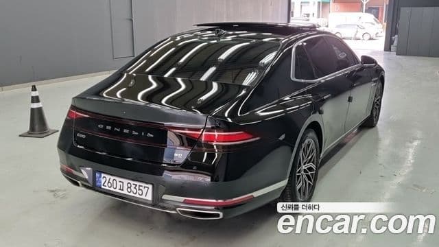 Genesis G90 2023 — Photo 16/18