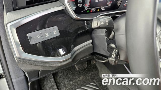 Audi Q3 2023 — ფოტო 17/20