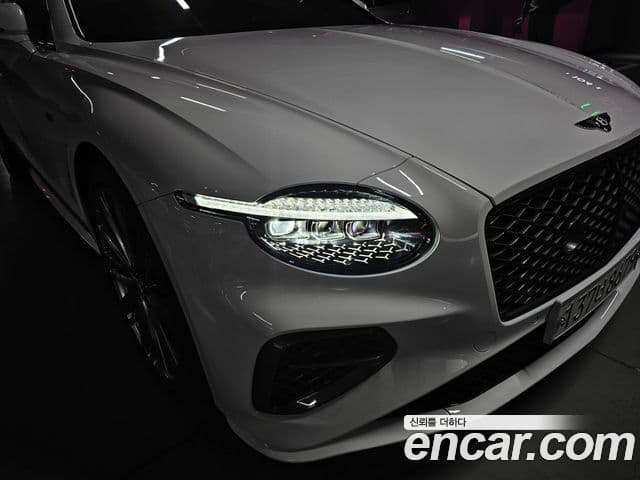 Bentley Continental GT 2025 — Photo 1/20