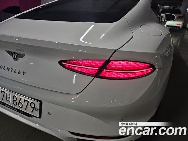 Bentley Continental GT 2025 — Photo 5/20