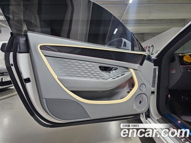 Bentley Continental GT 2025 — Photo 4/20
