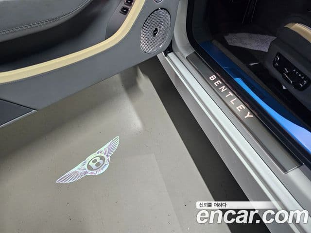 Bentley Continental GT 2025 — Photo 12/20