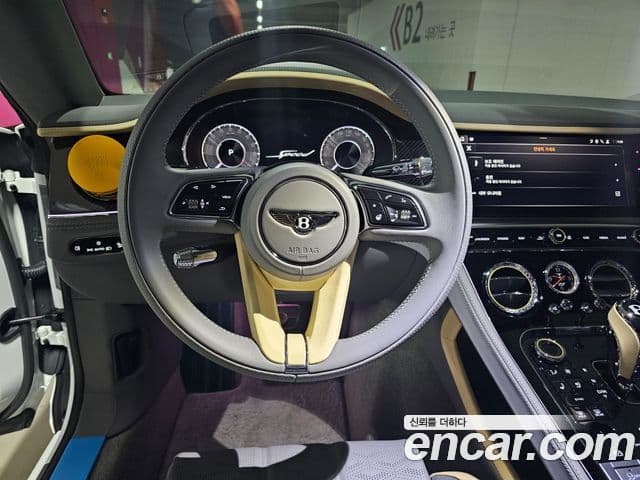 Bentley Continental GT 2025 — Photo 10/20