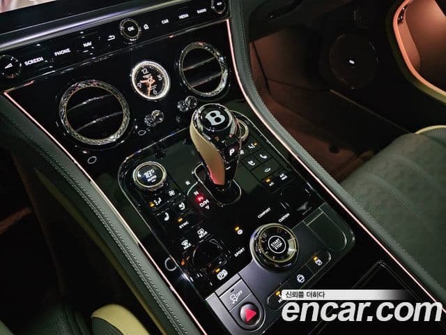 Bentley Continental GT 2025 — Photo 2/20